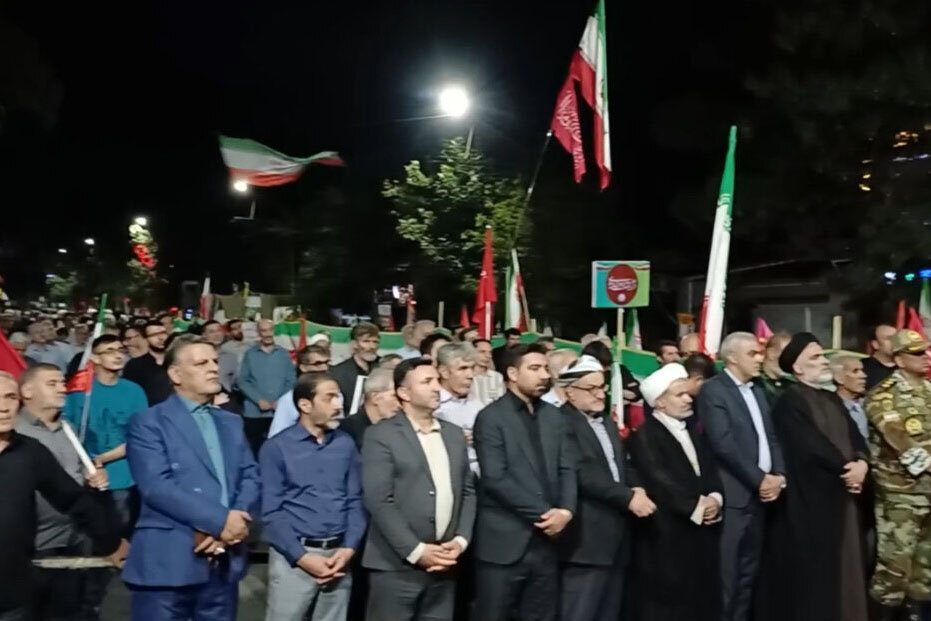 شهروندان سلماس در ادامه شب‌های مقاومت ملی به خیابان‌ها آمدند