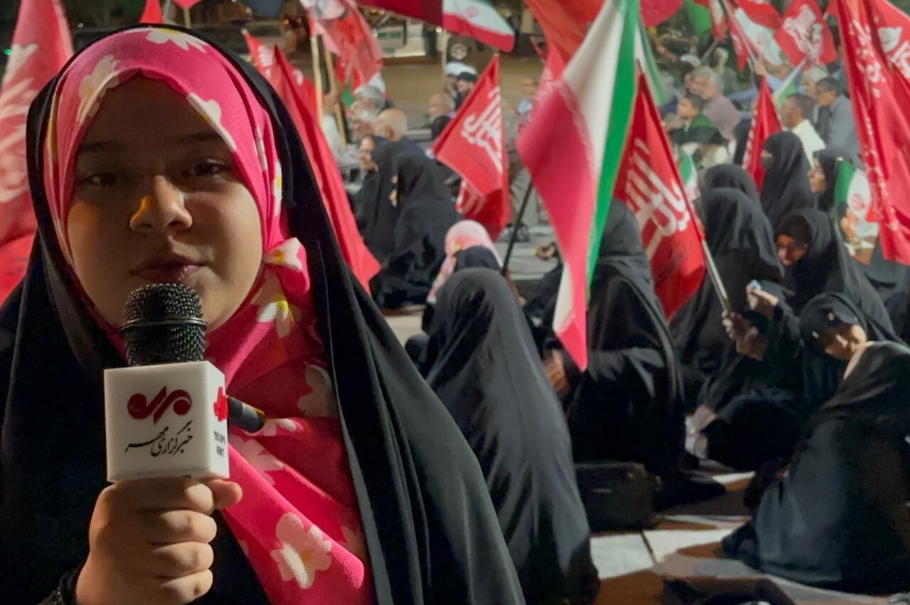 جشن ولادت پیامبر اکرم(ص) در بیجار؛ مردم گروس پیام وحدت و استکبارستیزی سر دادند