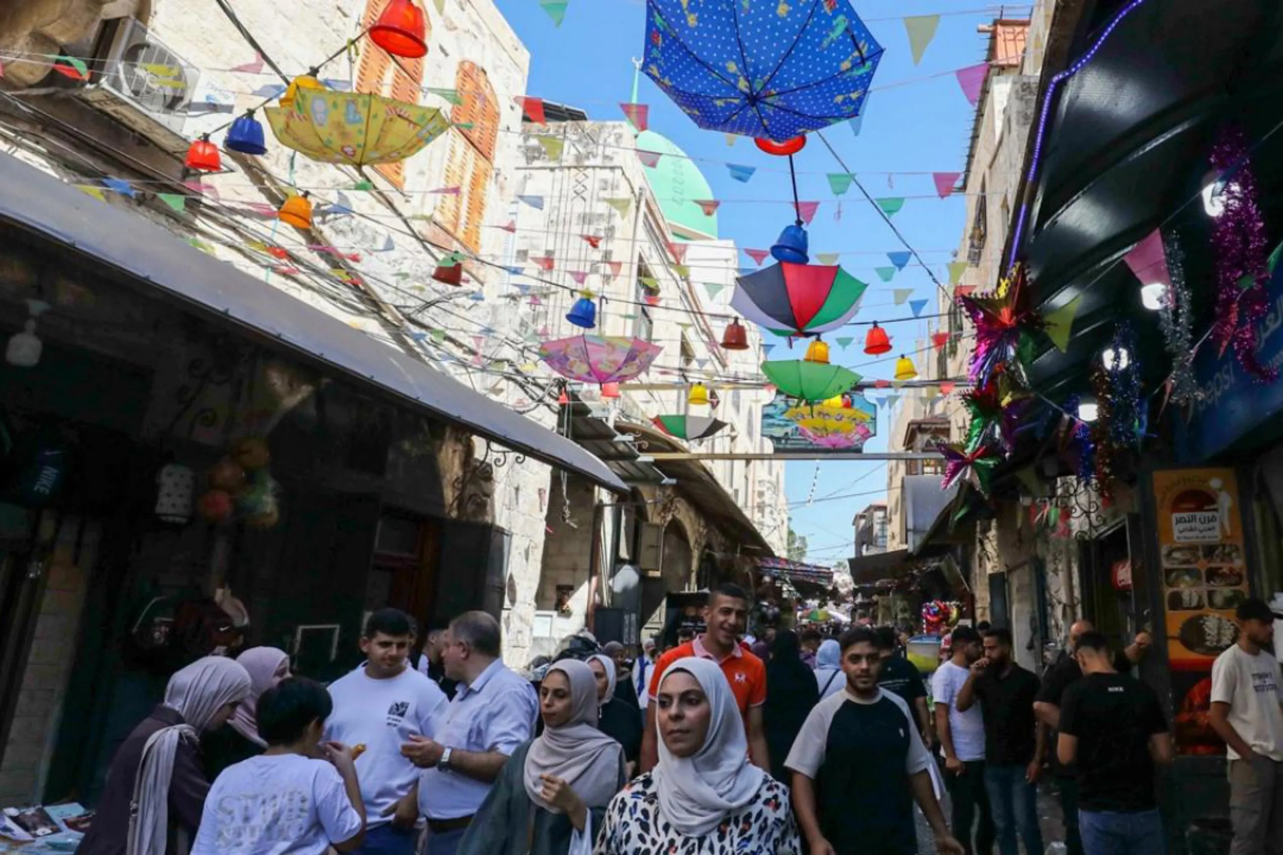 نابلس در جشن ولادت پیامبر (ص): خیابان‌های غرق در نور و آذین
