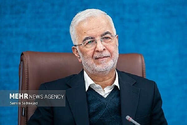 مومنی برای افتتاح طرح‌های هفته دولت به خراسان جنوبی سفر کرد