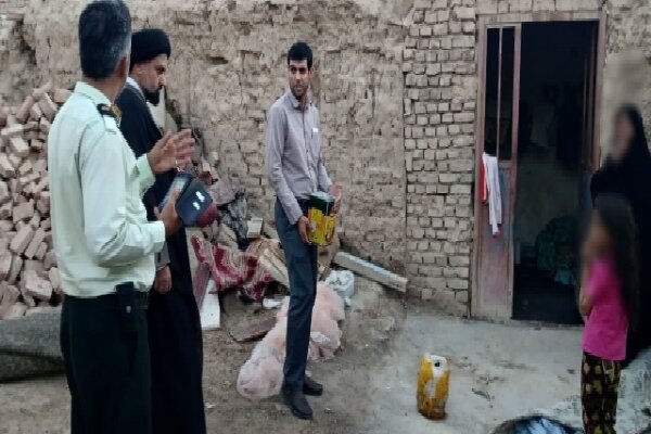 توزيع ۳۰ بسته حمايتي ميان خانواده زندانبيان نيازمند شهرستان درميان