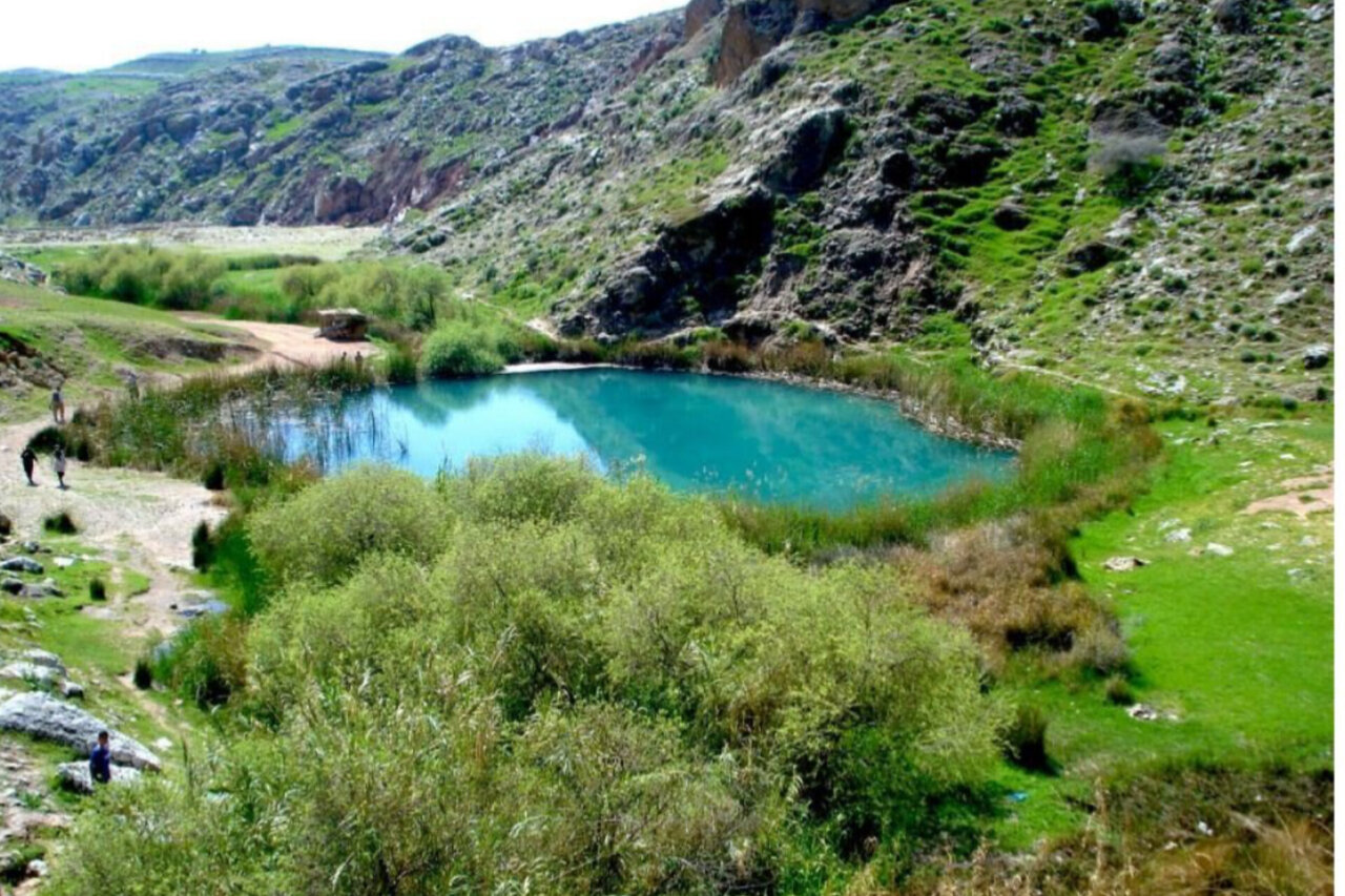 دریاچه‌های دوقلوی سیاه‌گاو؛ گنج طبیعی آبدانان در انتظار توسعه زیرساخت