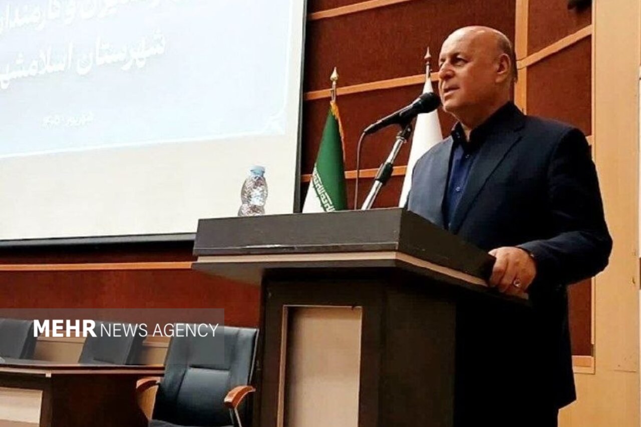 فرماندار اسلامشهر: هیچ جایگاهی والاتر از خدمت‌گزاری به مردم نیست