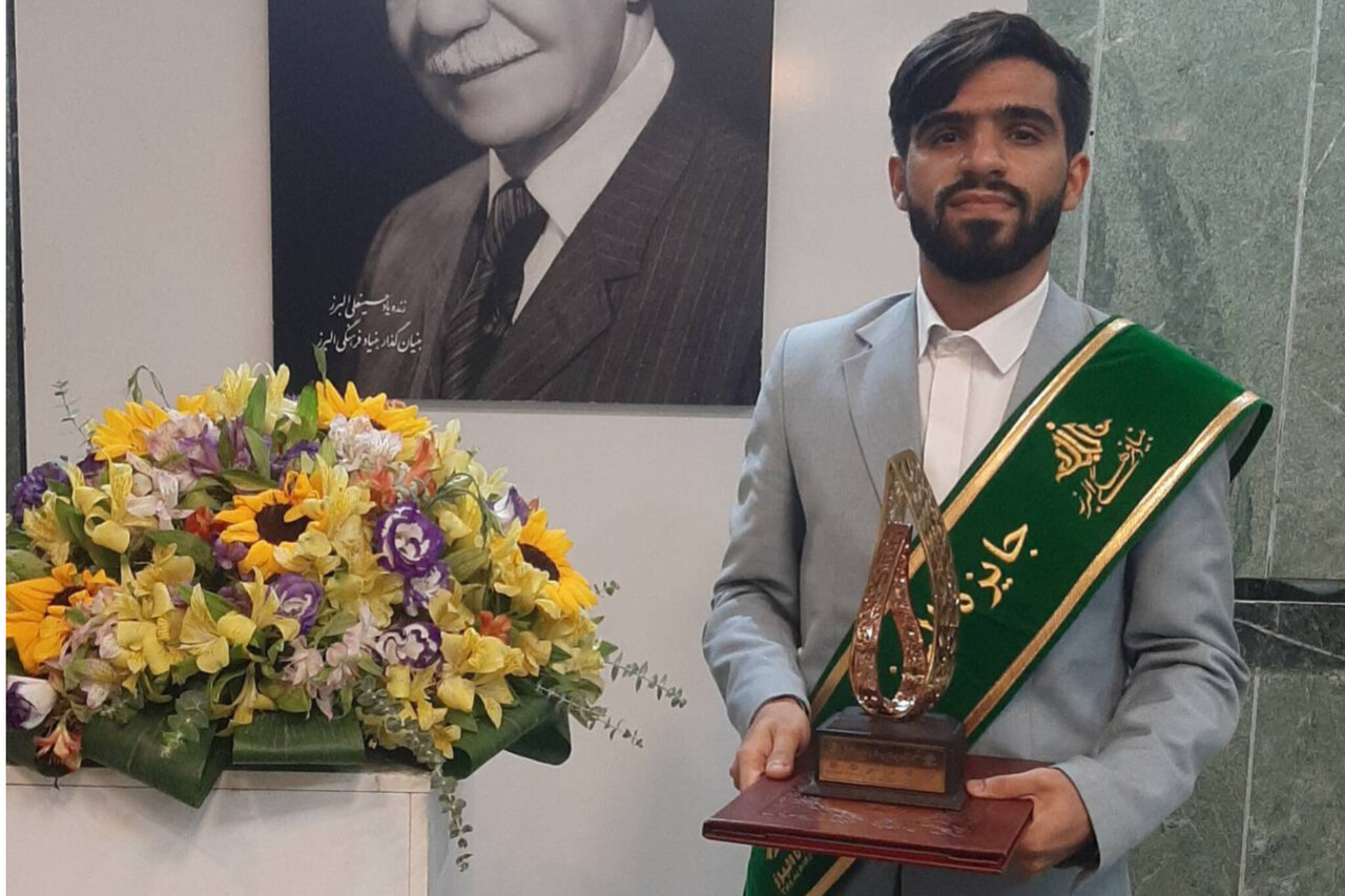 معلم نخبه رودانی نشان افتخار جایزه البرز را از آن خود کرد