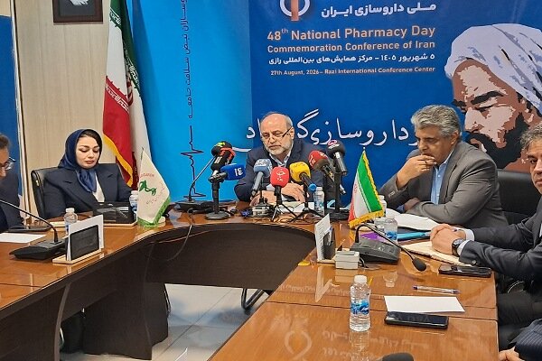 مطالبات داروخانه‌ها از بیمه‌ها به ۷۷ هزار میلیارد تومان رسید؛ رئیس انجمن داروسازان: کمبود دارو اقتصادی است نه ناشی از جنگ