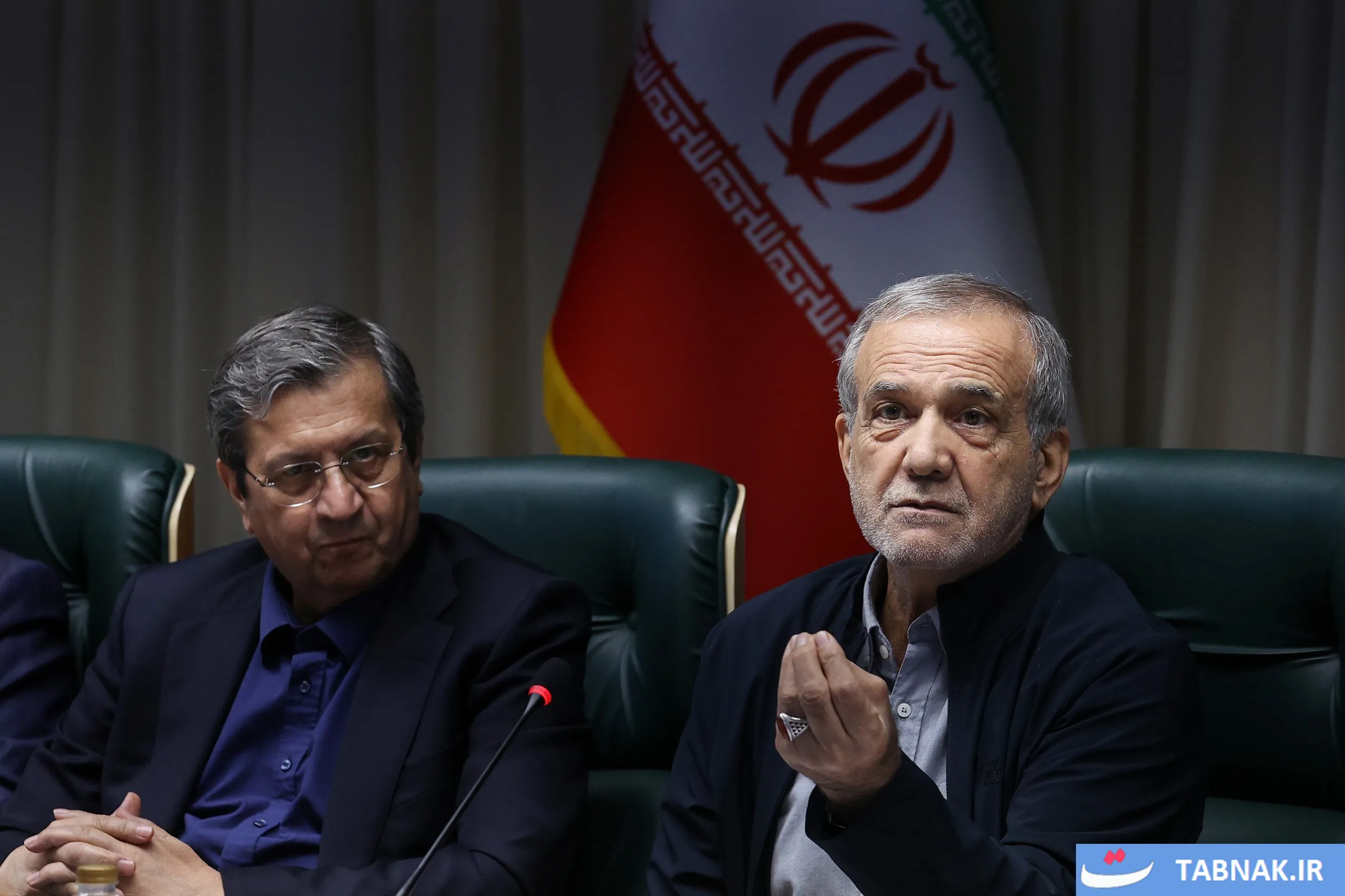 پزشکیان در بانک مرکزی با اساتید اقتصادی نشست برگزار کرد
