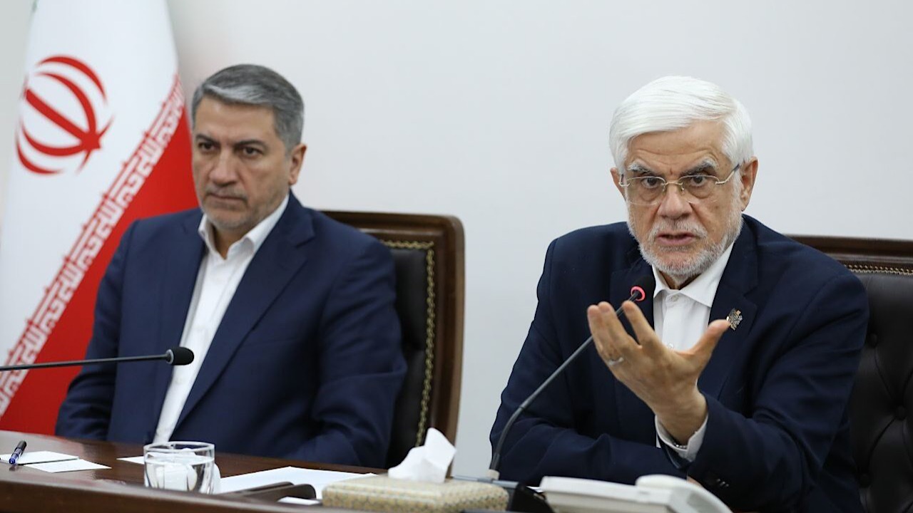 معاون اول رئیس‌جمهور: کارمندان مقصر کندی ادارات نیستند، باید ساختار اداری اصلاح شود