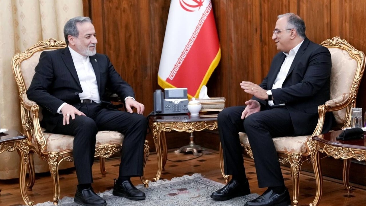 پیام وزیر بهداشت به مناسبت روز داروساز: داروسازان مشاوران امین سلامت جامعه هستند