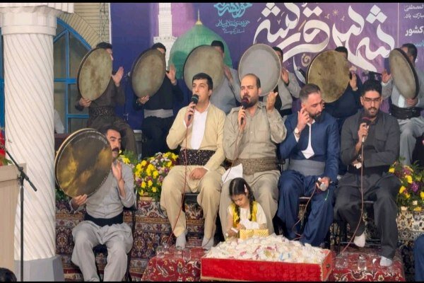 هفته وحدت با شور مولودی‌خوانی در دل سنندج جشن گرفته شد