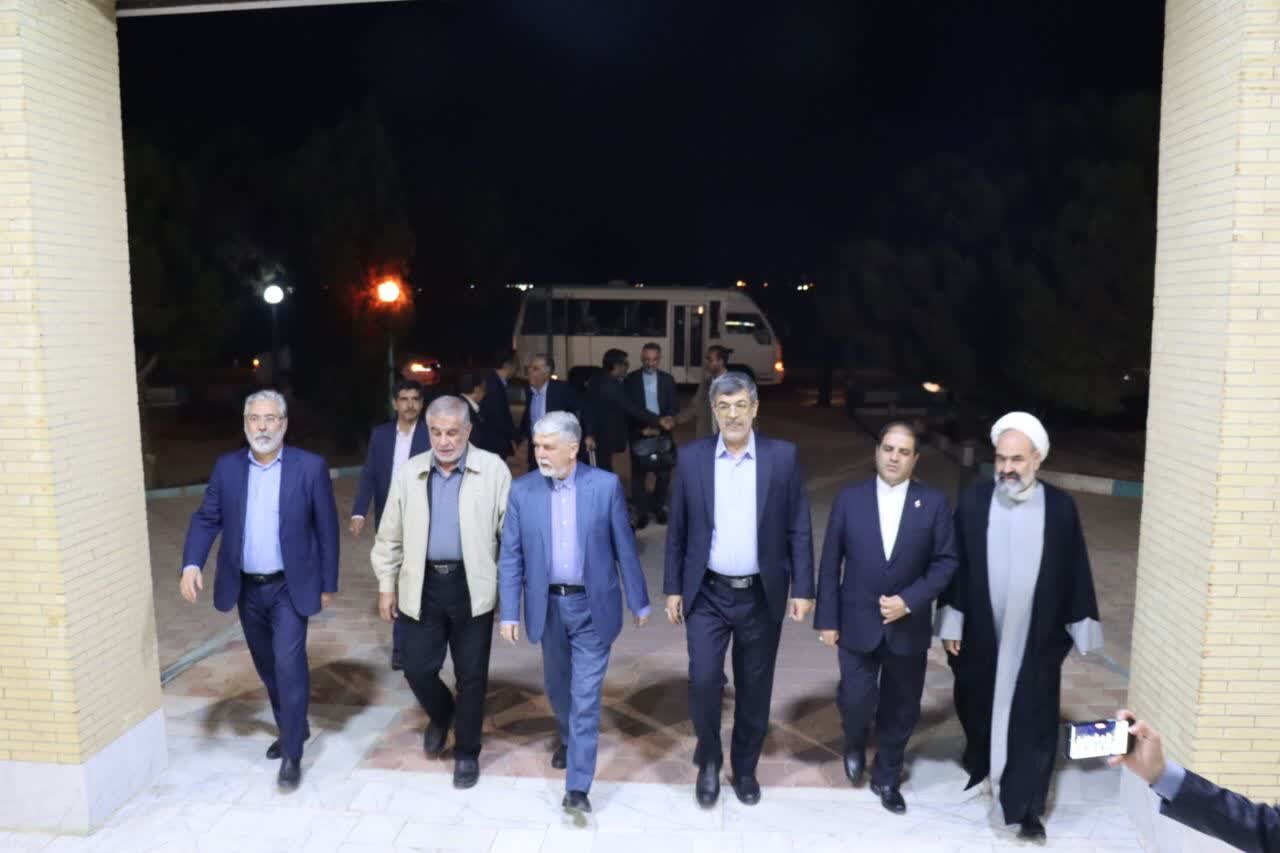 سیدعباس صالحی با استقبال مسئولان استان وارد یزد شد