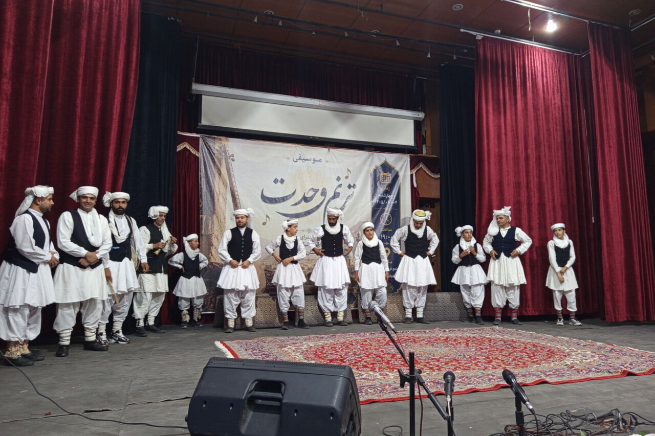 گروه‌های مقامی خراسانی هفته وحدت را در خواف جشن گرفتند