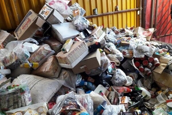 بازرسان بهداشت ایلام ۱۰ تن مواد غذایی فاسد و تاریخ‌گذشته را معدوم کردند