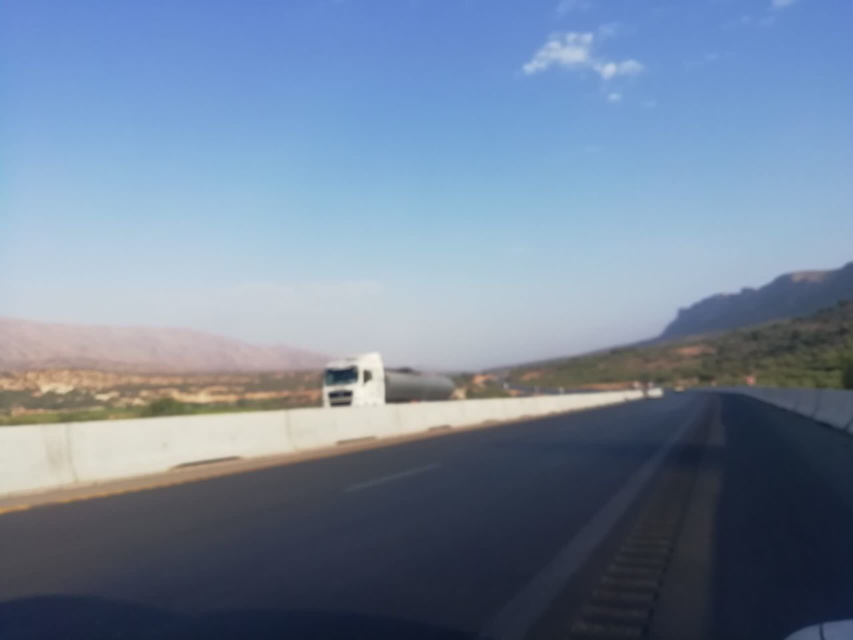 تصویری از آزادراه شیراز-اصفهان در شب