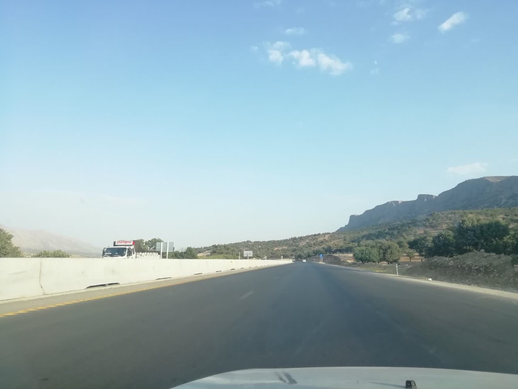 چشم‌انداز طبیعی آزادراه شیراز-اصفهان