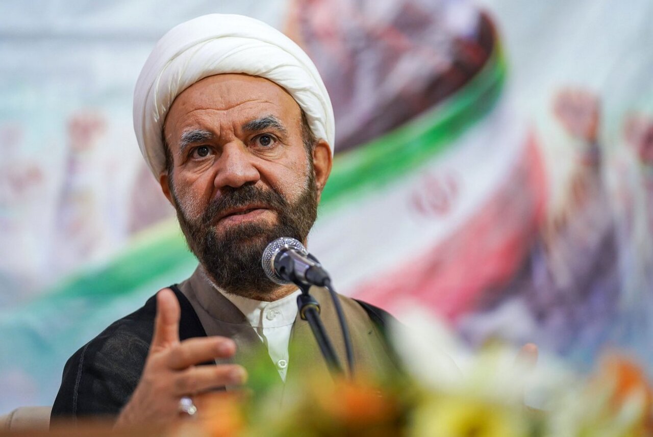تولیت حرم شاهچراغ: غفلت از جبهه فرهنگی، تکمیل‌کننده نقشه دشمن است