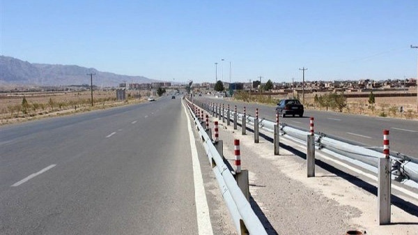 بازدید میدانی معاون وزیر راه از محور بندرعباس - کهورستان - لار؛ تکمیل ۲۰ کیلومتر تا آبان