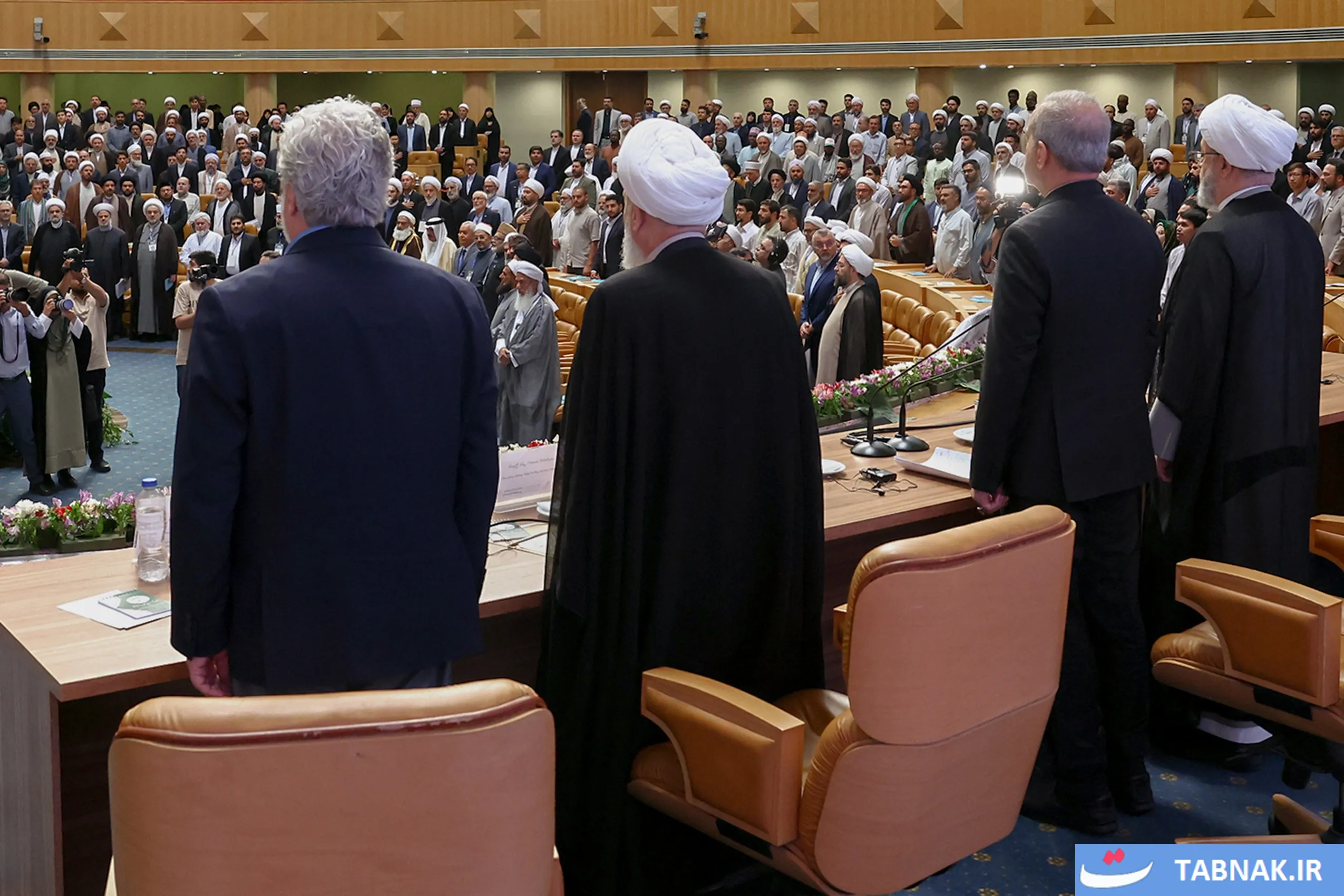 جمعی از علمای جهان اسلام در سالن اجلاس سران