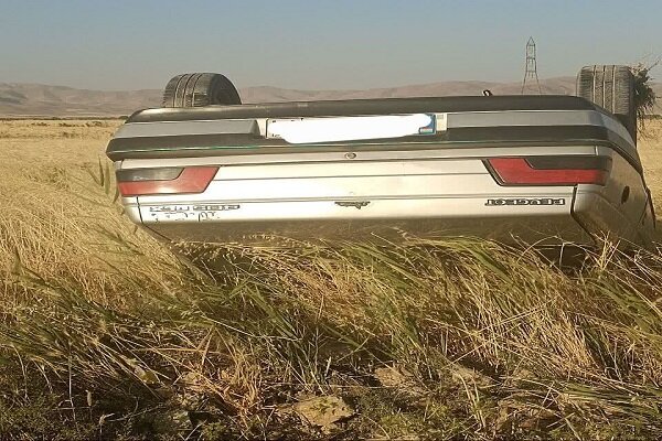 حادثه در جاده دامغان - سمنان؛ واژگونی پژو ۴۰۵ دو مصدوم داشت