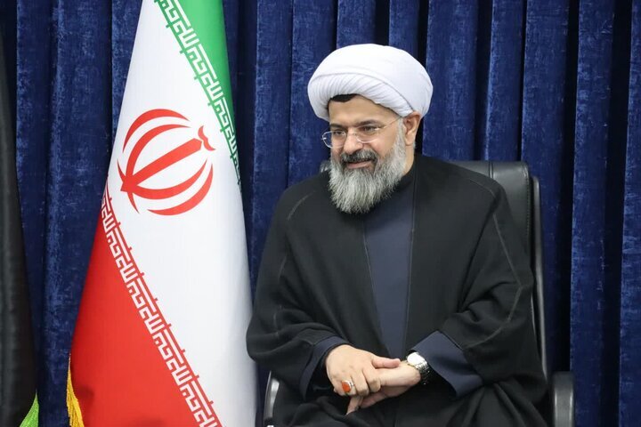 امام جمعه دشتی: نظام اداری باید مرهم مشکلات مردم باشد نه مانعی بر سر راه آنان
