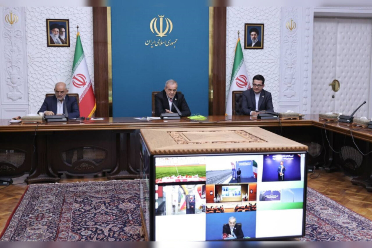 پزشکیان: کرمان می‌تواند پیشران تولید انرژی پاک در کشور شود
