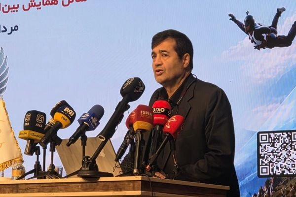 دنیامالی: به خاطر یک تیم فوتبال وزیر را به فساد متهم نکنید؛ برای حضور در مجلس آماده‌ام