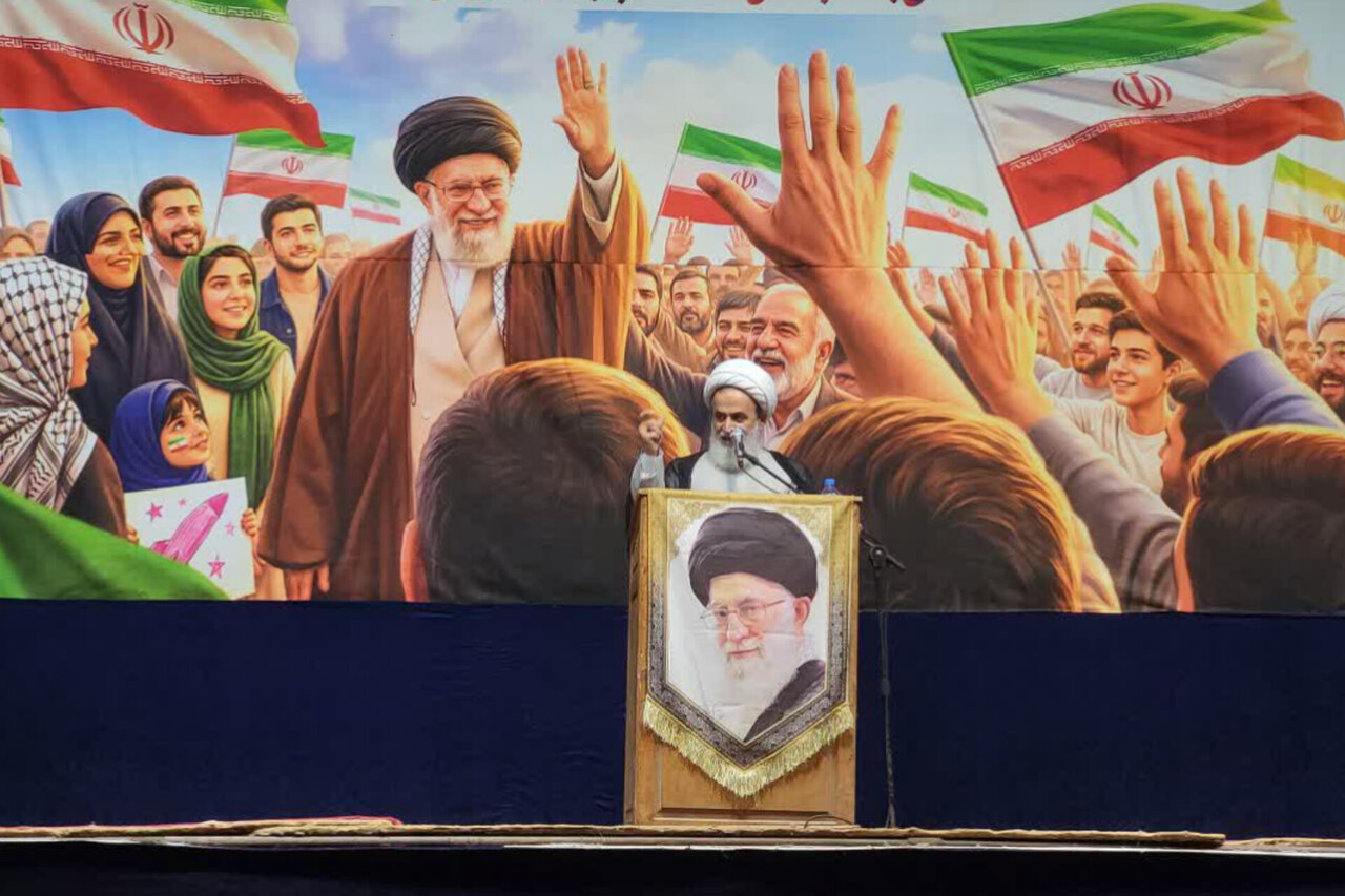 پناهیان در آمل: بصیرت و حضور مردم بزرگ‌ترین عامل بازدارندگی در برابر دشمن است