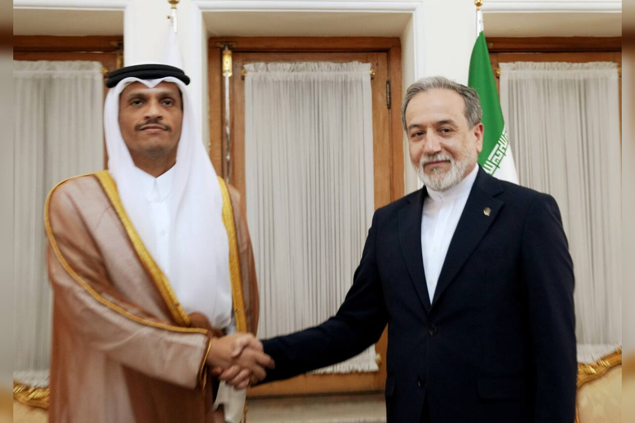 عراقچی در دیدار با نخست‌وزیر قطر: ایران با تمام ظرفیت از حاکمیت و منافع ملی خود دفاع می‌کند