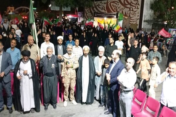 اجتماع شبانه سنندجی‌ها در میدان آزادی؛ جلوه‌ای از همبستگی و وحدت