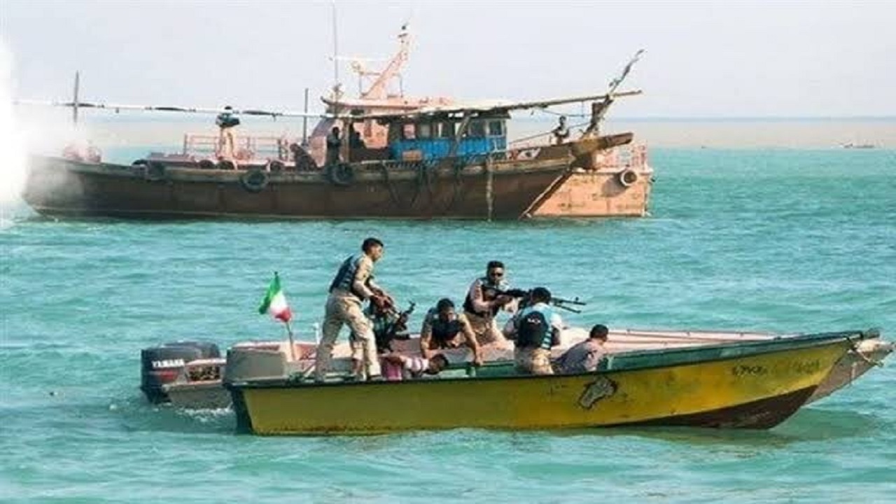 دریابانان ماهشهر نزدیک به ۶۰ هزار لیتر گازوئیل قاچاق را توقیف کردند