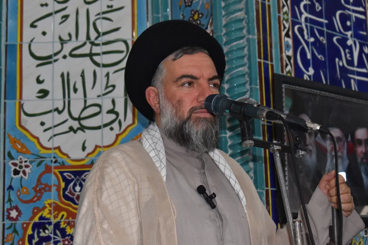 تأکید امام جمعه گیلانغرب بر گسترش محبت پیامبر و فرهنگ قرآنی در جامعه