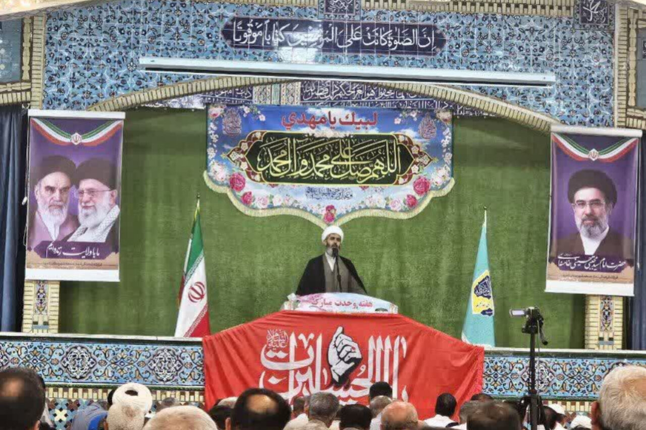 امام‌ جمعه لامرد: راهبرد دشمن ایجاد دوقطبی و تضعیف معیشت مردم است