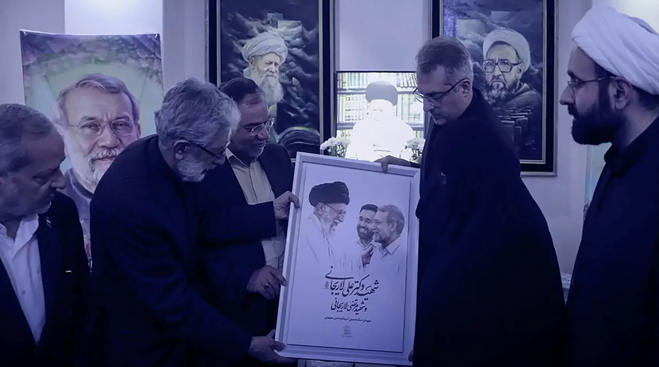 ادای احترام حدادعادل و وزیر آموزش‌وپرورش به خانواده شهید علی لاریجانی در هفته دولت