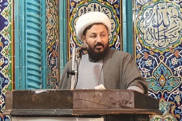 امام جمعه دالاهو: اتحاد مردم با رهبری الهی تضمین‌کننده پیروزی بر توطئه‌هاست