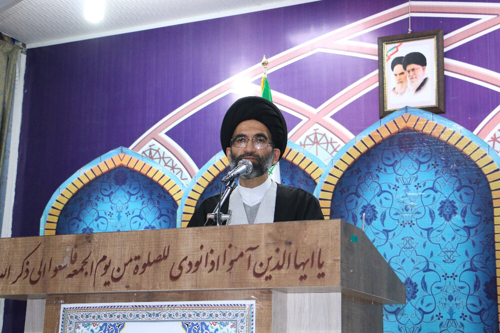 امام جمعه کاشان: دشمن پس از ناکامی نظامی، انسجام ملی را با دوقطبی‌های کاذب هدف گرفته است