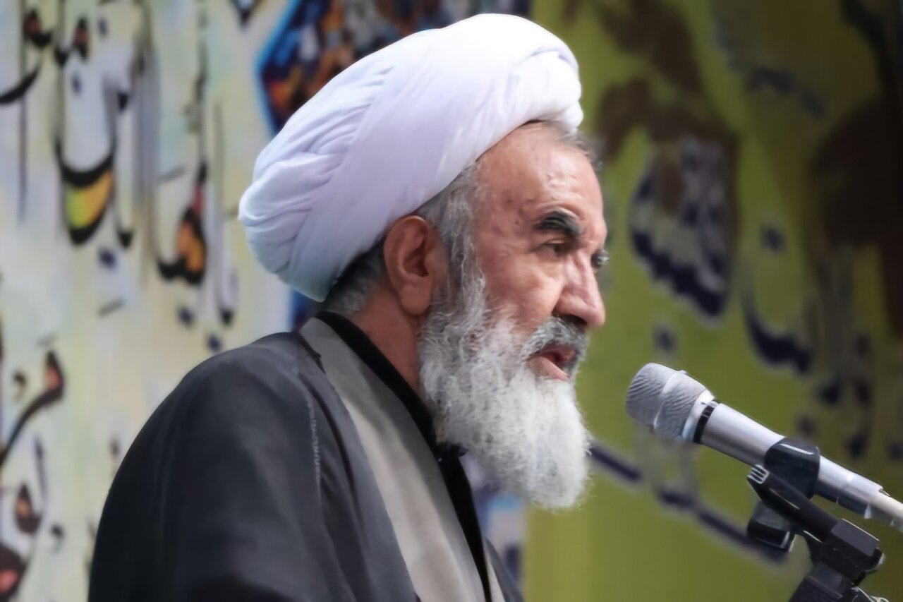 امام جمعه مرند: وحدت جهان اسلام، عامل ناکامی توطئه‌های دشمنان است