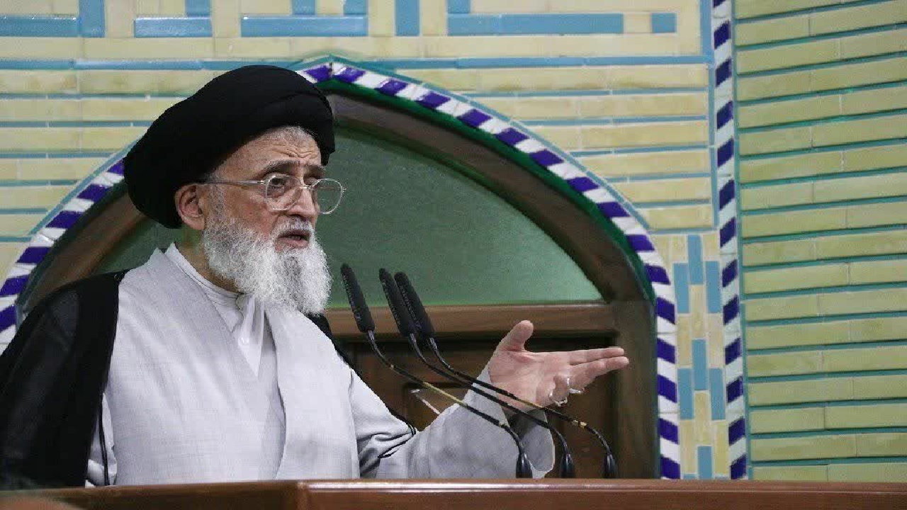 امام جمعه موقت یزد: خدمت‌رسانی دولت باید با صلابت ادامه یابد؛ قانون پس از تصویب برای همه لازم‌الاجراست