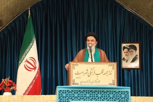 امام جمعه موقت همدان: دشمن پس از ناکامی نظامی به جنگ روانی و فشار اقتصادی روی آورده است