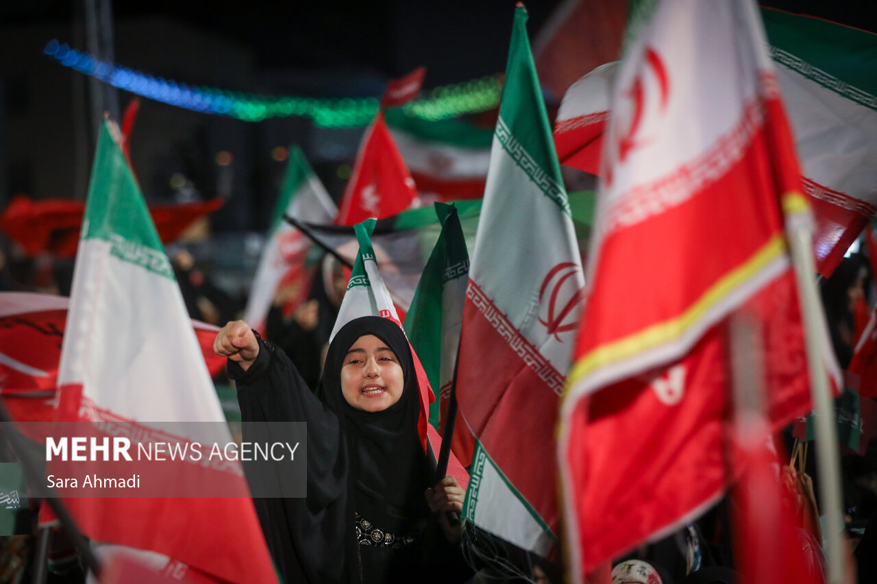 شامگاه جمعه در کرمانشاه؛ گردهمایی مردمی از پارک معلم تا چهارراه امیرکبیر