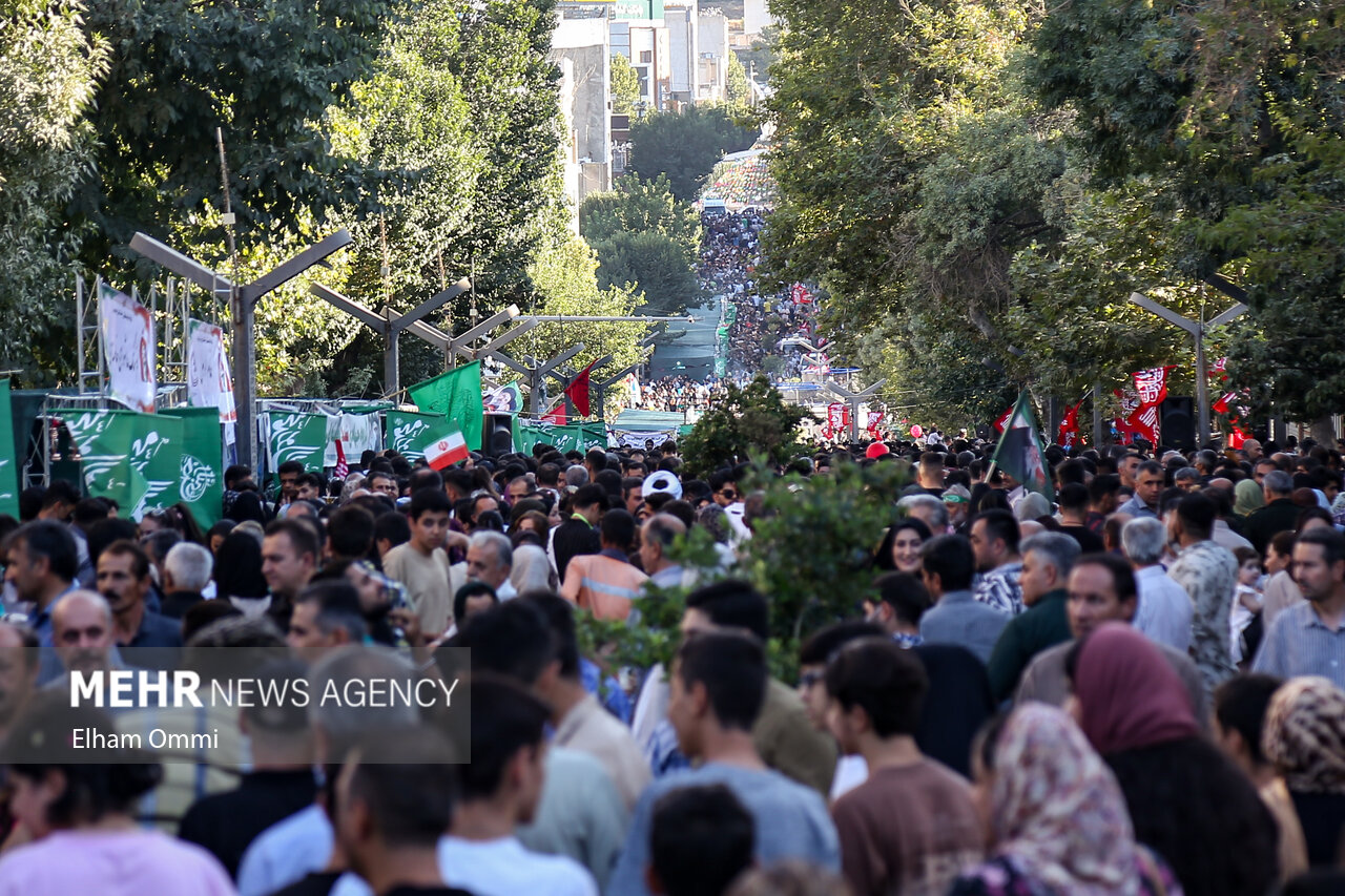 سنندج غرق در شادی میلاد پیامبر؛ روایت مردمی «مهمانی امت احمد»