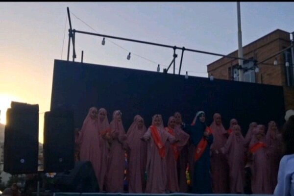 سرودخوانی نوجوانان قروه جلوه‌ای از ارادت نبوی در جشن پیامبر رحمت سنندج