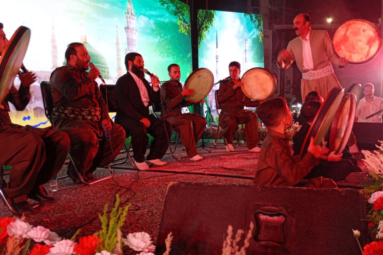 هنرنمایی دف‌نوازان کردستان در جشن باشکوه «مهمانی امت احمد» در سنندج