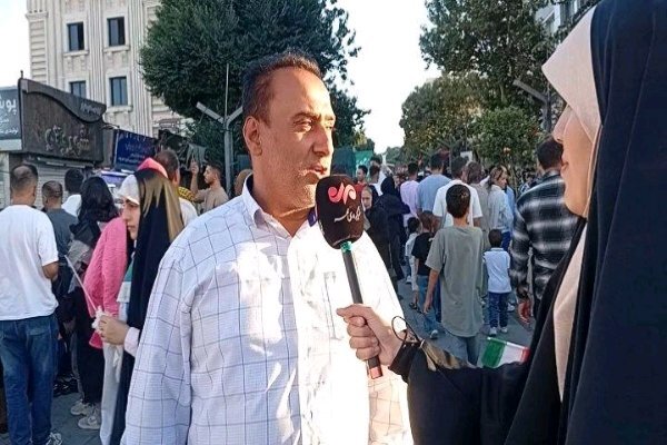 اجتماع عاشقان رسول اکرم در قلب کردستان؛ پیاده‌راه فردوسی سنندج صحنه وحدت شد