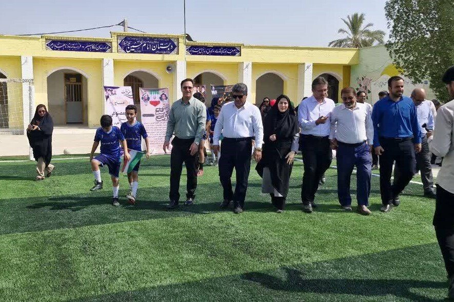 بهره‌برداری از زمین چمن مصنوعی دانش‌آموزی در اهرم؛ گامی برای نشاط مدارس تنگستان