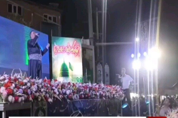 شور هفته وحدت در کردستان؛ آوای عرفانی در جشن بزرگ سنندج طنین‌انداز شد