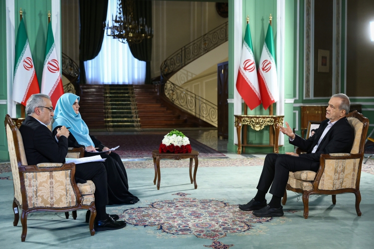 پزشکیان: تفاهم اسلام‌آباد دستاوردی به سود ایران است؛ نرخ سوم بنزین از ۱۰ هزار تومان فراتر نمی‌رود