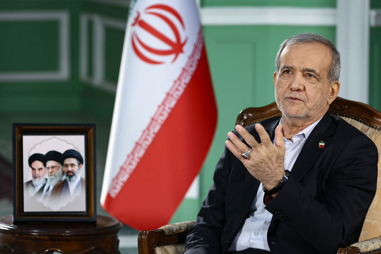 پزشکیان: تفاهم اخیر در شعام با اجماع ۱۲ از ۱۳ عضو شکل گرفت؛ نرخ پیشنهادی بنزین سهمیه سوم ۱۰ هزار تومان