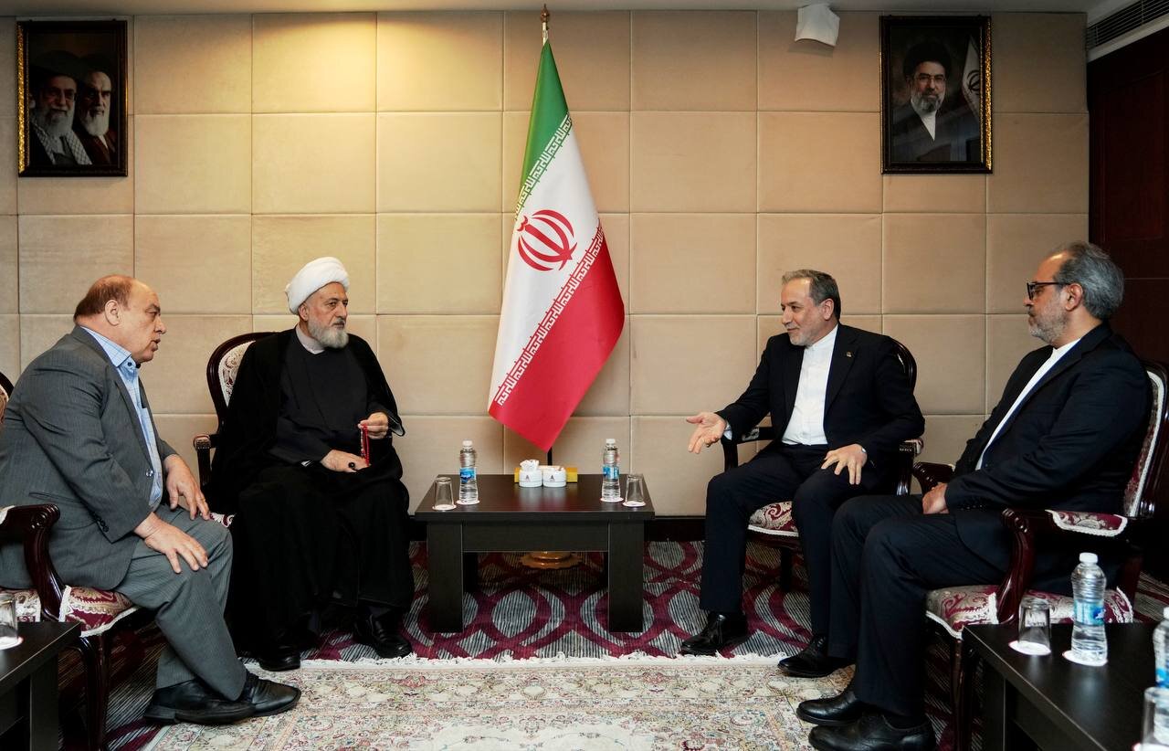 رایزنی نایب‌رئیس مجلس اعلای شیعیان لبنان با عراقچی در حاشیه کنفرانس وحدت اسلامی