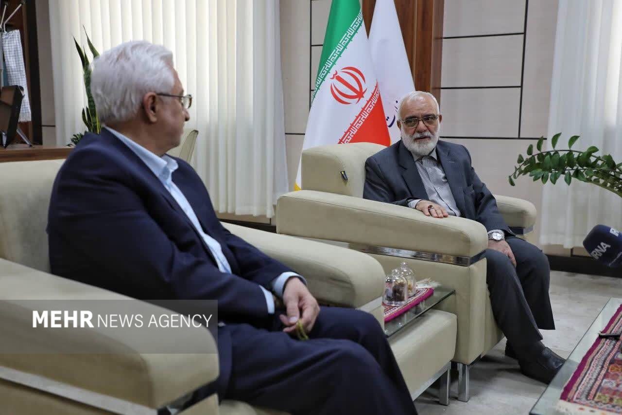 بختیاری: مددجویان کمیته امداد سهامدار نیروگاه‌های خورشیدی می‌شوند؛ اجرای طرح ۵ هزار مگاواتی برای درآمد پایدار