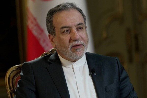 عراقچی: حماسه دانش‌آموزان میناب را نه فراموش می‌کنیم نه می‌بخشیم