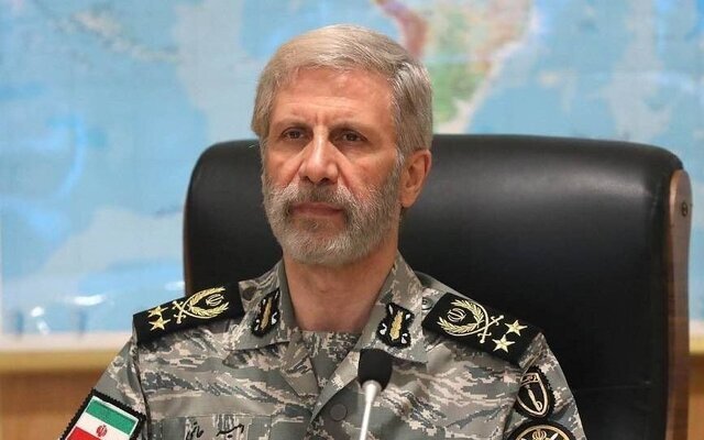 فرمانده کل ارتش: دشمن در جنگ تحمیلی اخیر به هیچ‌یک از اهداف خود نرسید